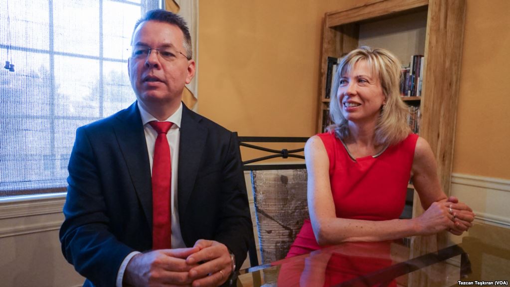 Pastori amerikan tregon lirimin nga burgu turk