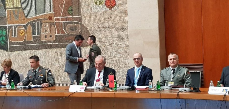 Kosova “përplas” Shqipërinë me Serbinë në Ministerialin e Mbrojtjes në Beograd