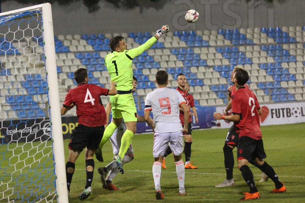 Kombëtarja U-21 bind me lojë, por mundet nga Spanja