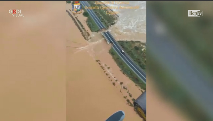 Moti i keq trondit Italinë, shembet ura në Sardenja