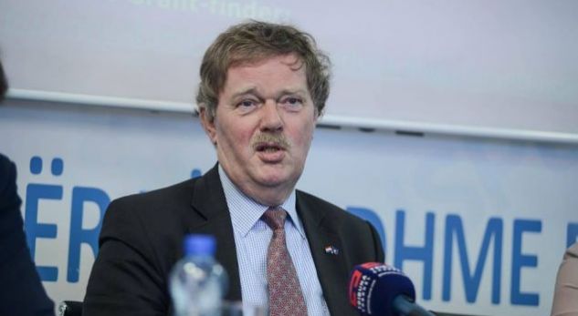 Ish-ambasadori i Holandës: BE-ja po tallet me dialogun Kosovë-Serbi
