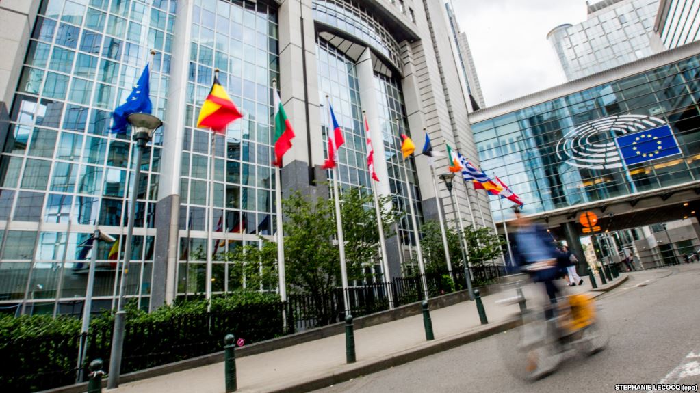 Vendosi taksa për mallrat serbe, BE kërkon sqarime nga Kosova