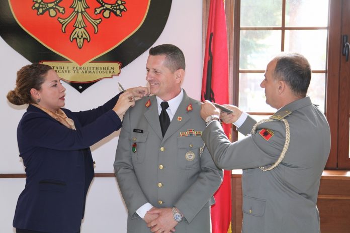 Gradohen dy gjeneralë, ushtarakë karriere. Xhaçka: Treguan integritet!