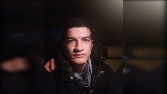 Plagosi policen, familjarët: Edhe djalit tonë ia kanë thyer gishtat