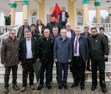 Maqedoni/ Meta shkon dhe nderon edhe teqenë “Dervish Ali”