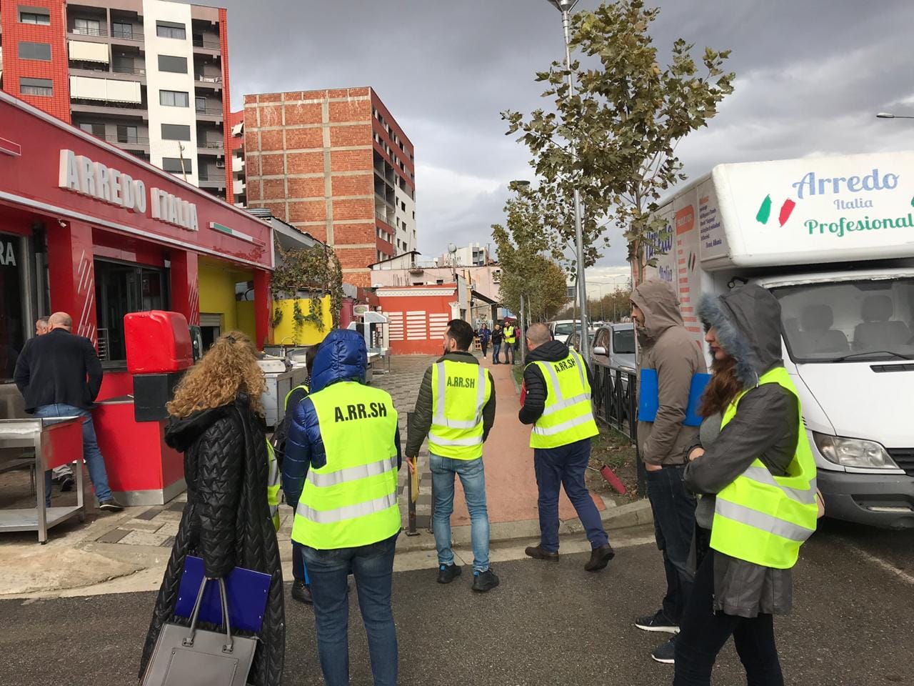 FOTO / ARRSH nis vlerësimet: Një grup na ndjek nga mbrapa dhe na pengon