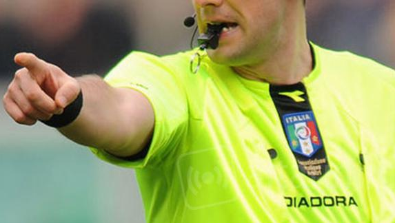 Çudia në Itali: Arbitri jep penallti për sharje