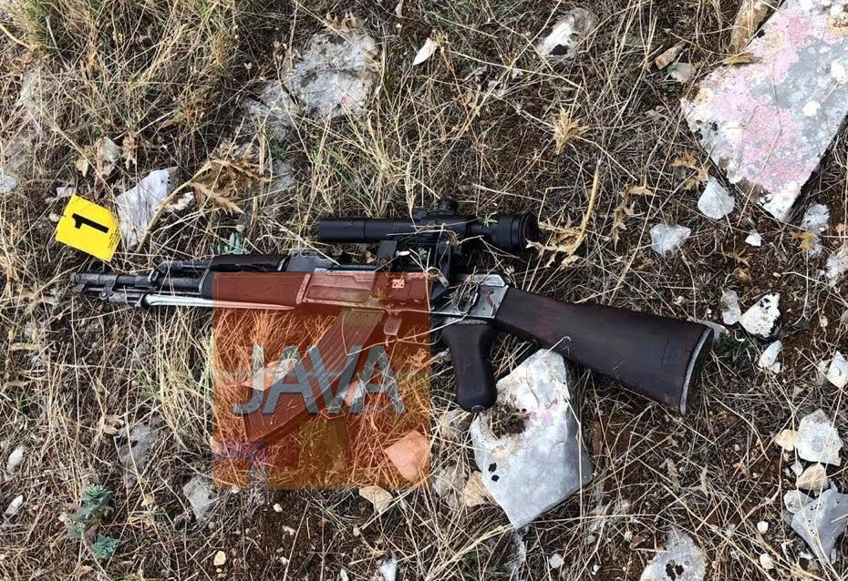 “JAVA” EKSKLUZIVE / Gazetari Artan Hoxha publikon armën e që iu gjet Kaçifas