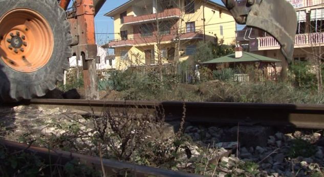 Durrës, mbyllen vendkalimet e paligjshme në hekurudhë