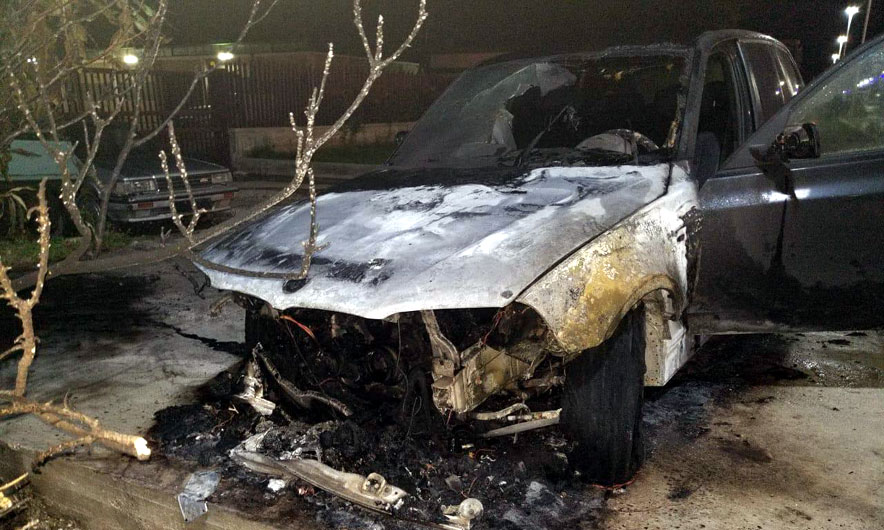 Vlorë, digjen dy automjete, mister motivet