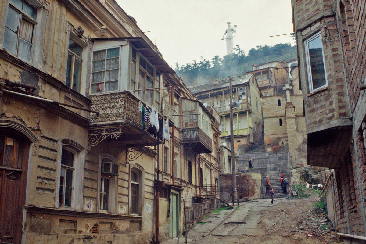 Tbilisi streets. Лестница Бетлеми Тбилиси. Верхняя Бетлеми Тбилиси. Тбилиси 2002. Бетлеми Грузия Сенаки.