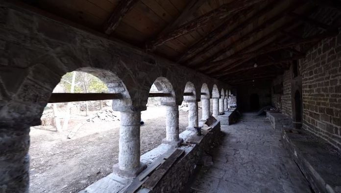 VIDEO / Kisha e ‘Shën Apostujve’ në Zagori i shpëton rrënimit