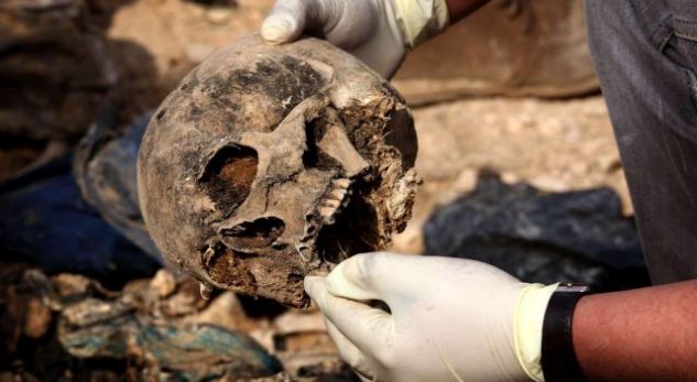 ISIS/Zbulohen mijëra viktima në 202 varre masive