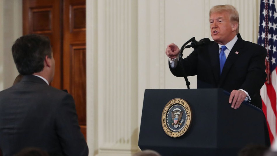 VIDEO/ Gazetari rikthehet në Shtëpinë e Bardhë, gjykata kundër Trump