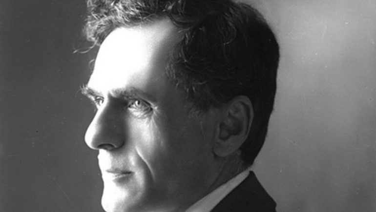 Mbërrijnë në Shqipëri eshtrat e Mid’hat Frashërit, jetëshkrimi