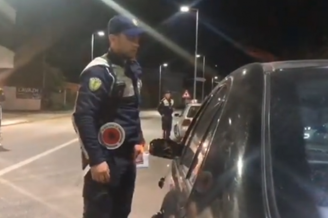VIDEO/ I riu i dehur “fluturon” me makinë në rrugë, arrestohet nga policia