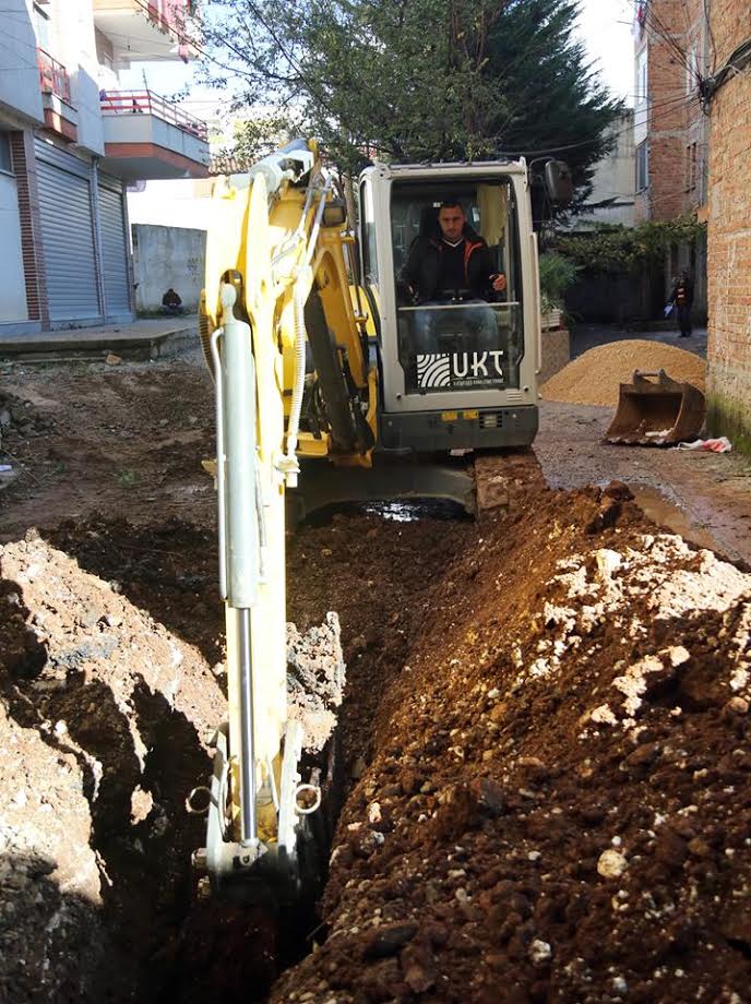 Tiranë, rruga “Kongresi i Manastirit” me rrjet të ri kanalizimesh