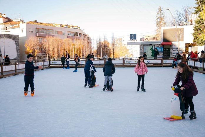 FOTO / Pista e patinazhit, atraksioni më i ri në Korçë