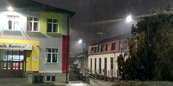 VIDEO/ Reshje dëbore në Prishtinë, Viti i Ri vjen më magjik