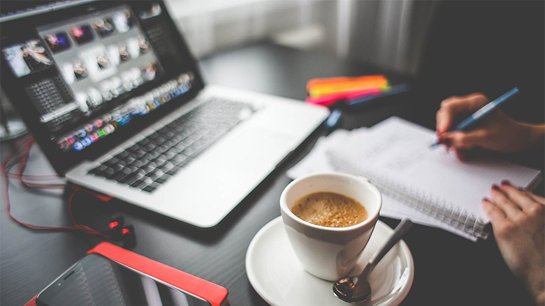 A e dini sa orë para gjumit duhet ta pimë kafen e fundit?