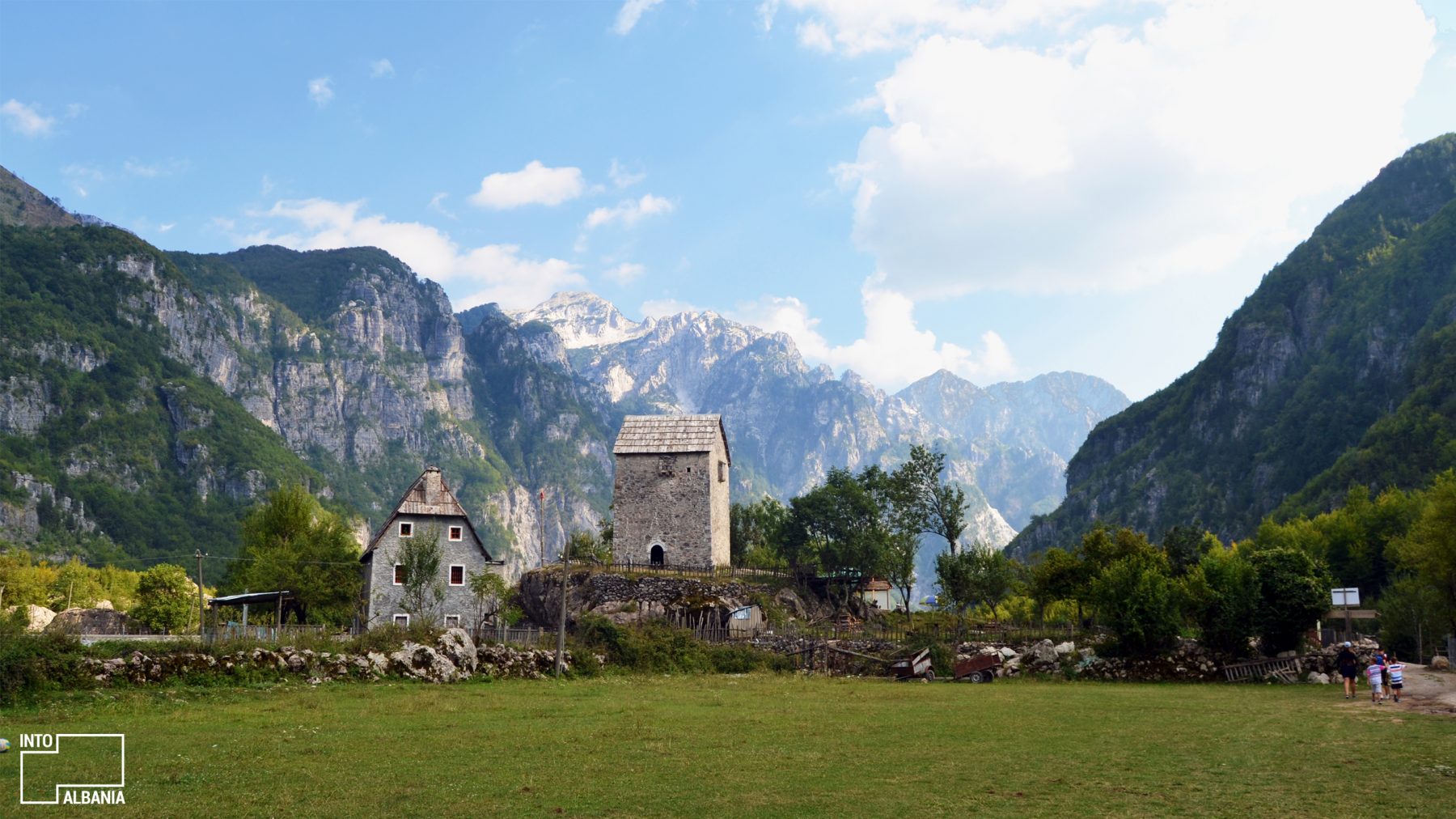 Toka e shqiponjave magjeps spanjollët: Shqipëria, xhevahiri i Ballkanit!