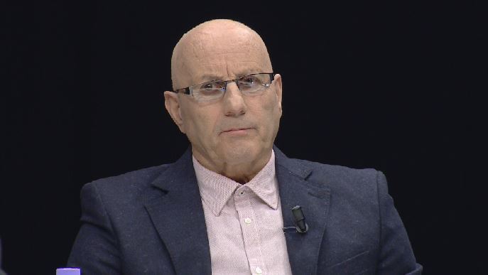 Pedagogu sqaron si bëhet korrupsioni: Nis ditën e parë që vijnë studentët në universitet