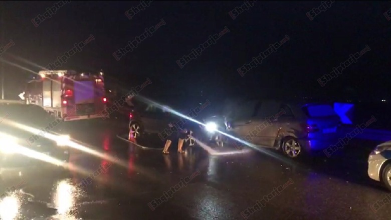 Aksident në Elbasan, dy automjete përplasen “kokë më kokë”, 4 të plagosur, një rëndë