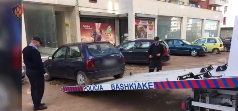 Çlirimi i hapësirave të zaptuara, nis pastrimi i lagjeve nga makinat e vjetra