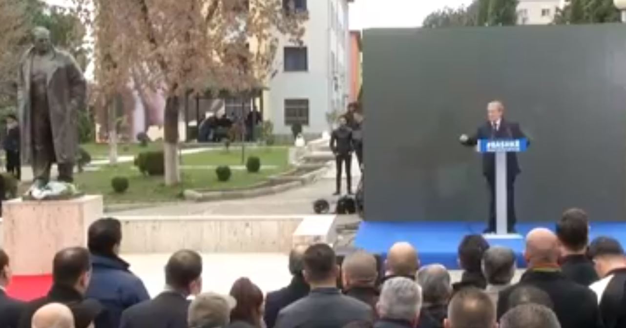 Demokratët përkujtojnë 8 Dhjetorin, i pranishëm edhe Ruçi