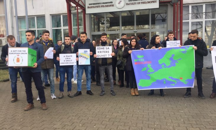 Liberalizimi i vizave, studentët e Prishtinës në protestë para zyrave të BE