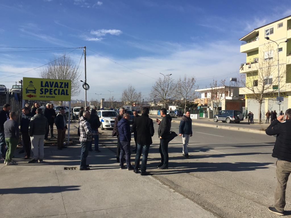 Banorët e ish-kënetës në protestë për dy gratë e vdekura