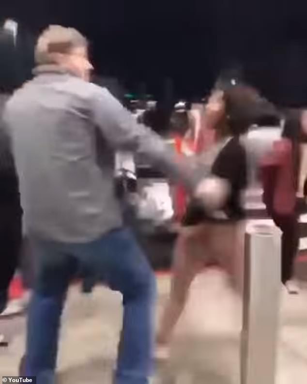 VIDEO/ 51 vjeçari godet me grushte dhe hedh përtokë 11-vjeçaren