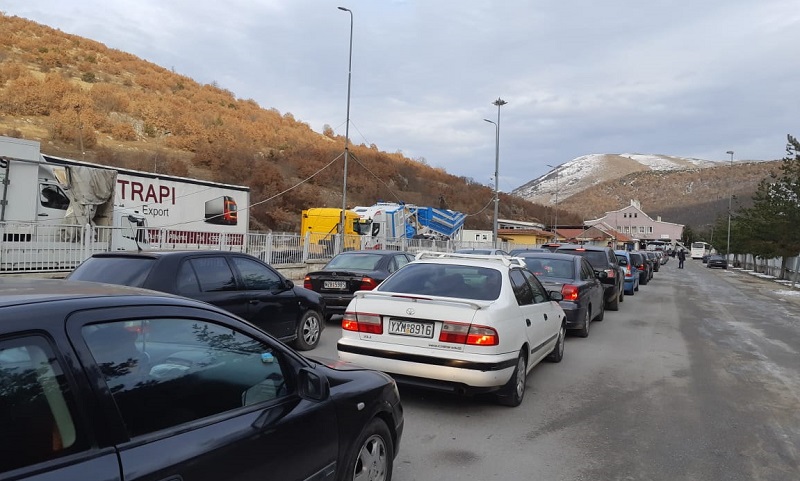 Rreth 6 mijë shqiptarë nuk janë lejuar të dalin nga Kapshtica gjatë 2018