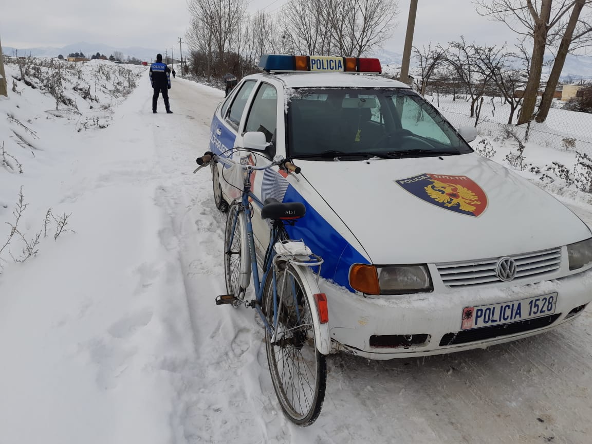 Termometri arrin -13 gradë në Korçë