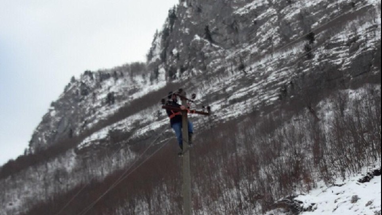 Shkodër/ Moti i keq, probleme me energjinë në disa fshatra, OSHEE u vjen në ndihmë banorëve