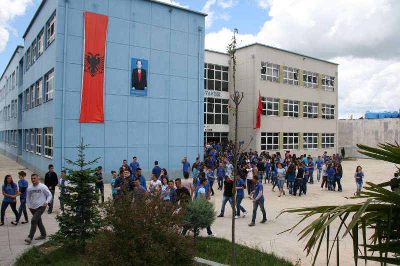 E papritur në Kamëz, pushohen nga puna pastrueset e shkollave