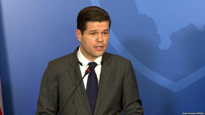 Jep dorëheqjen ndihmës-sekretari amerikan i Shtetit për Evropën