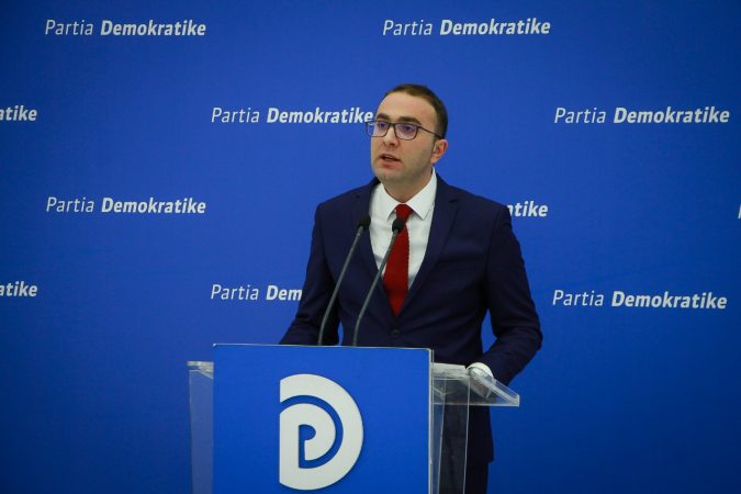 Protestuesit u asfiksuian nga gazi lot sjellës, ja si mbrohen Basha dhe Mediu