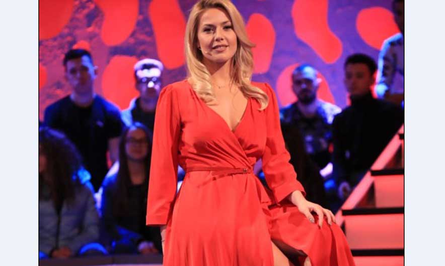 Fotot/Olta Gixhari ankohet për rrogën dhe thotë se është zënë me djemtë