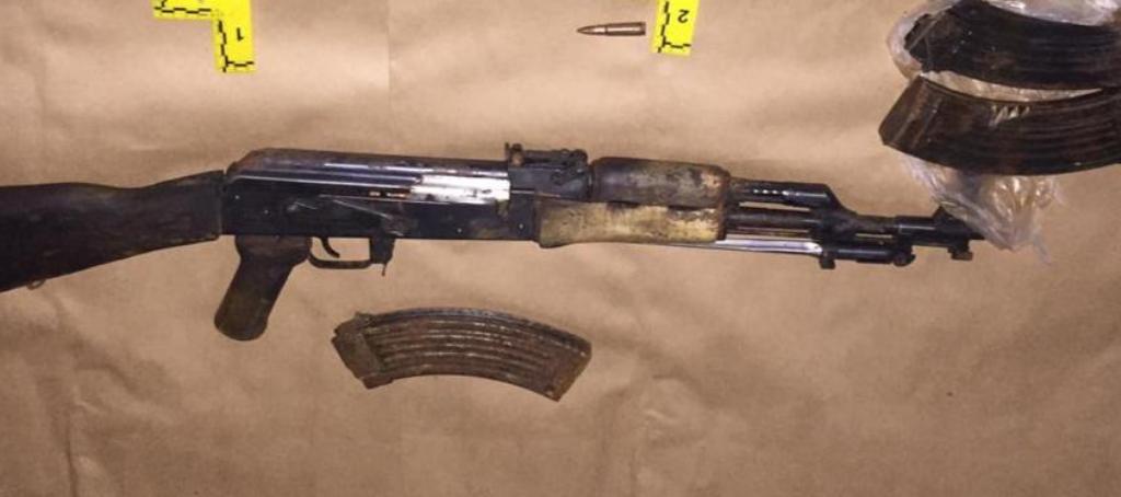 Tenton të vrasë policët në Korçë, prangoset i armatosuri