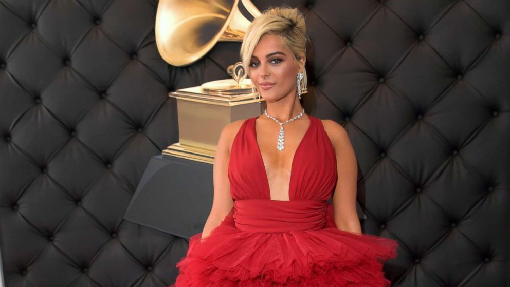 Bebe Rexha në Grammy, e veshur nga një stilist arab
