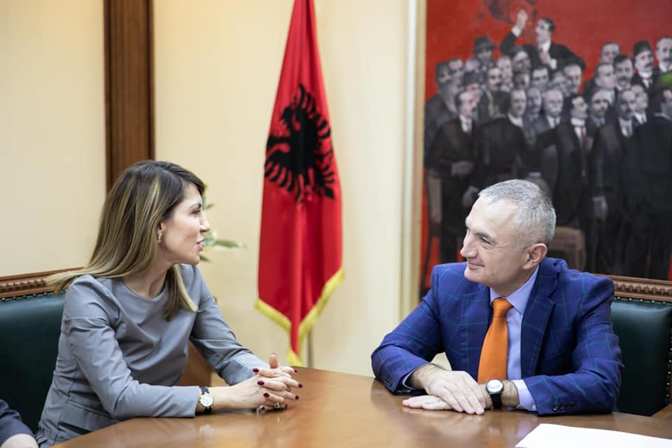 Meta takohet me Bregun: Mbështetje projekteve që nxisin pajtim