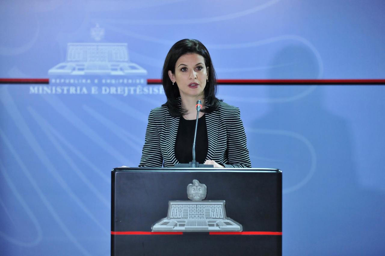 Gjonaj, Kryemadhit: Sulm vulgar sepse në skandalin e tenderave është përfshirë LSI