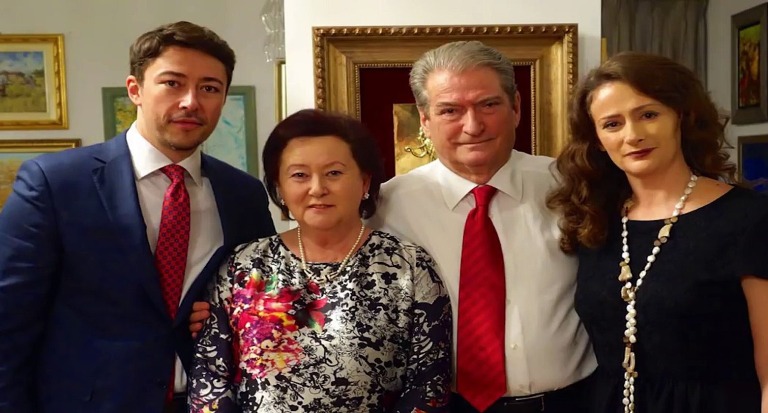 Alibitë qesharake të Berishëve për vizat dhe stërmundimi i shtypit për t’i pastruar