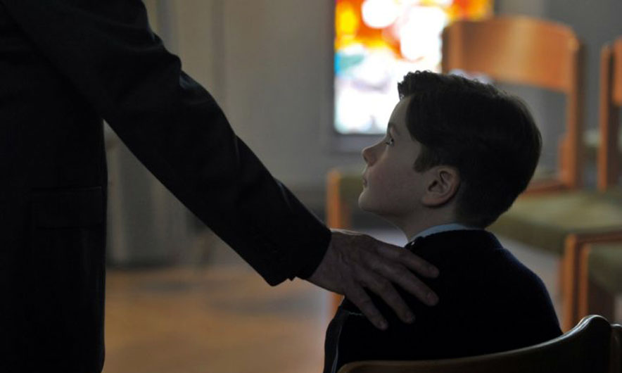 Shfaqet filmi që denoncon abuzimet në Kishë