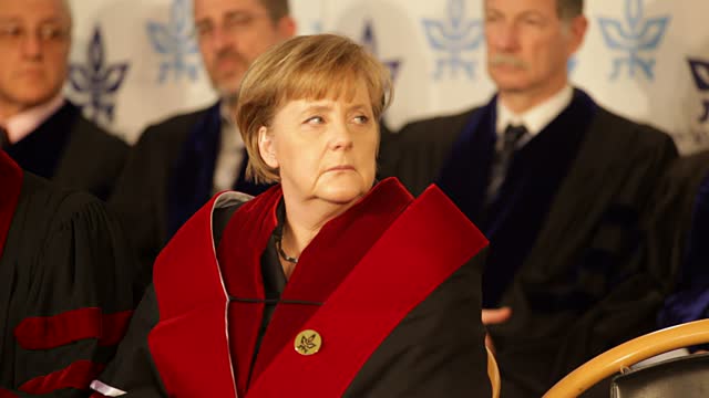 Merkel shpallet ”Qytetare Nderi” në vendlindje