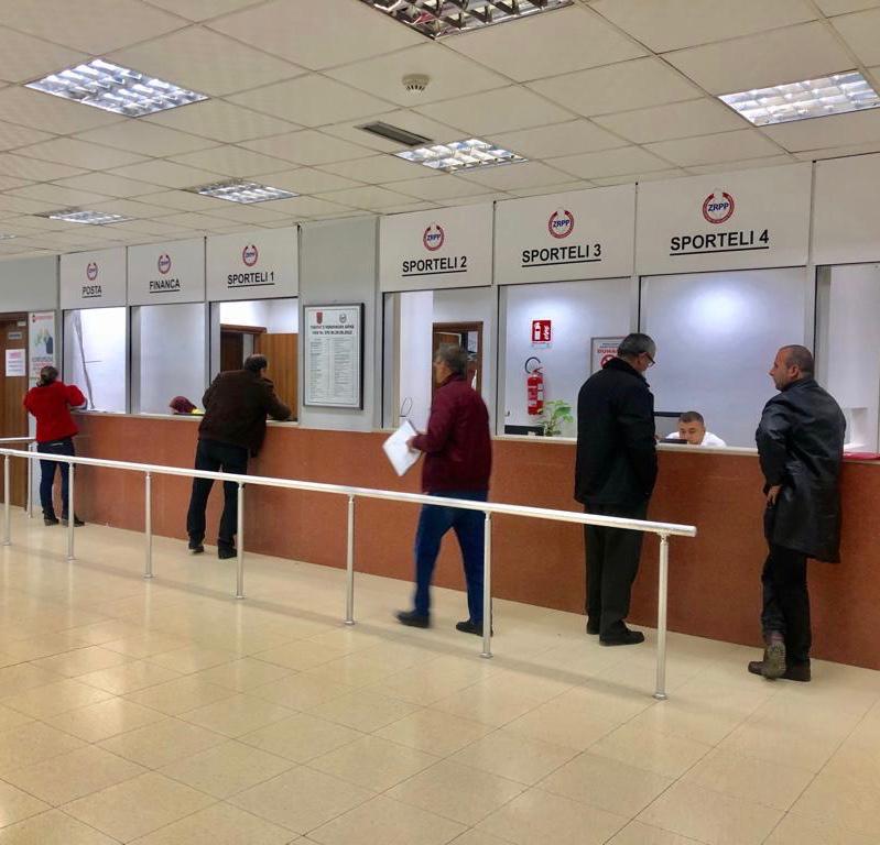 Pakti për Universitetin/ Gjonaj: Në vend të 10 punonjësve që u shkarkuan për shkelje, futen 10 studentë ekselentë