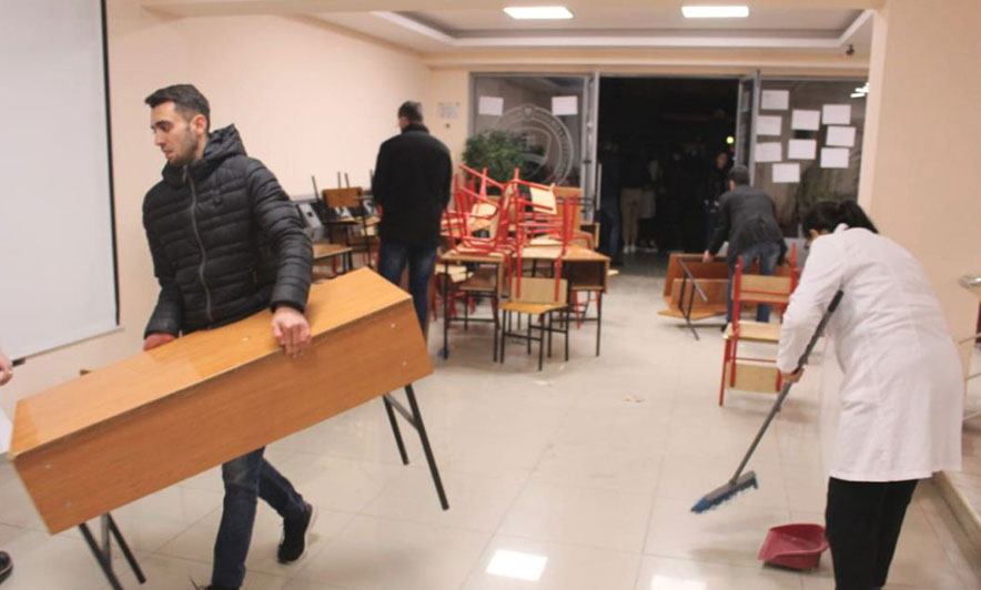 Merr fund ngujimi te “Juridiku”, studentët rikthehen në auditore