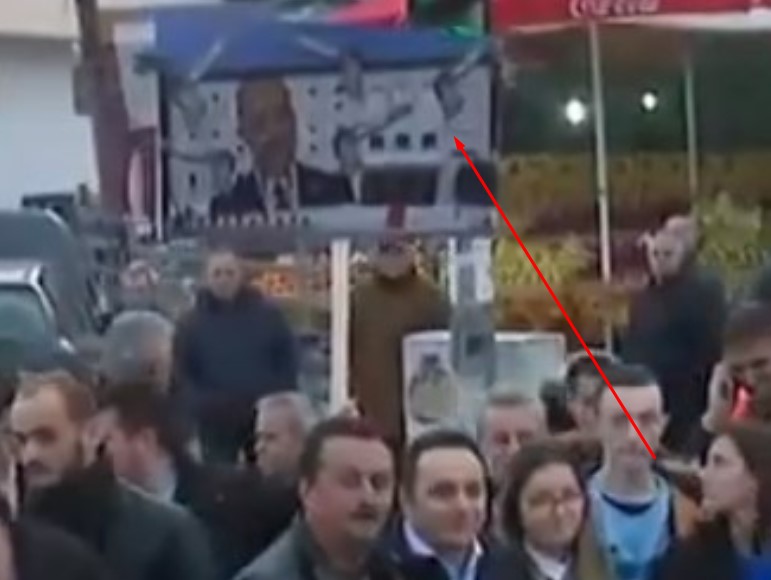 Sopata mbi kokën e Ramës… zbulohen pankartat e protestës?