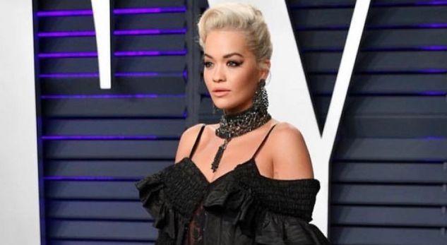 FOTOT/ Rita Ora vlerësohet mirë nga kritika për stilin e saj në Oscars